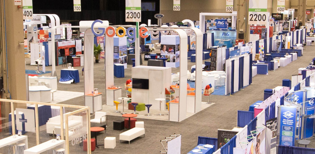 Os benefícios e dificuldades de expor em um evento